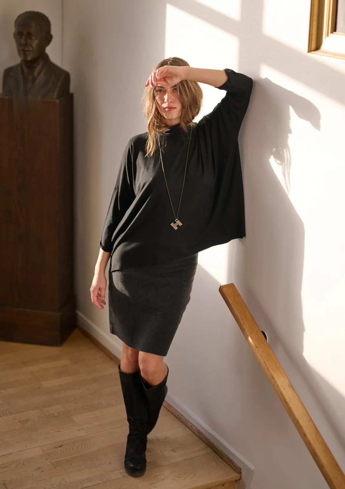 BLUSE M/HALSKETTE