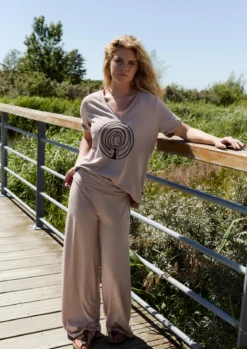 HOSE MIT FALTEN AN DER TAILLE