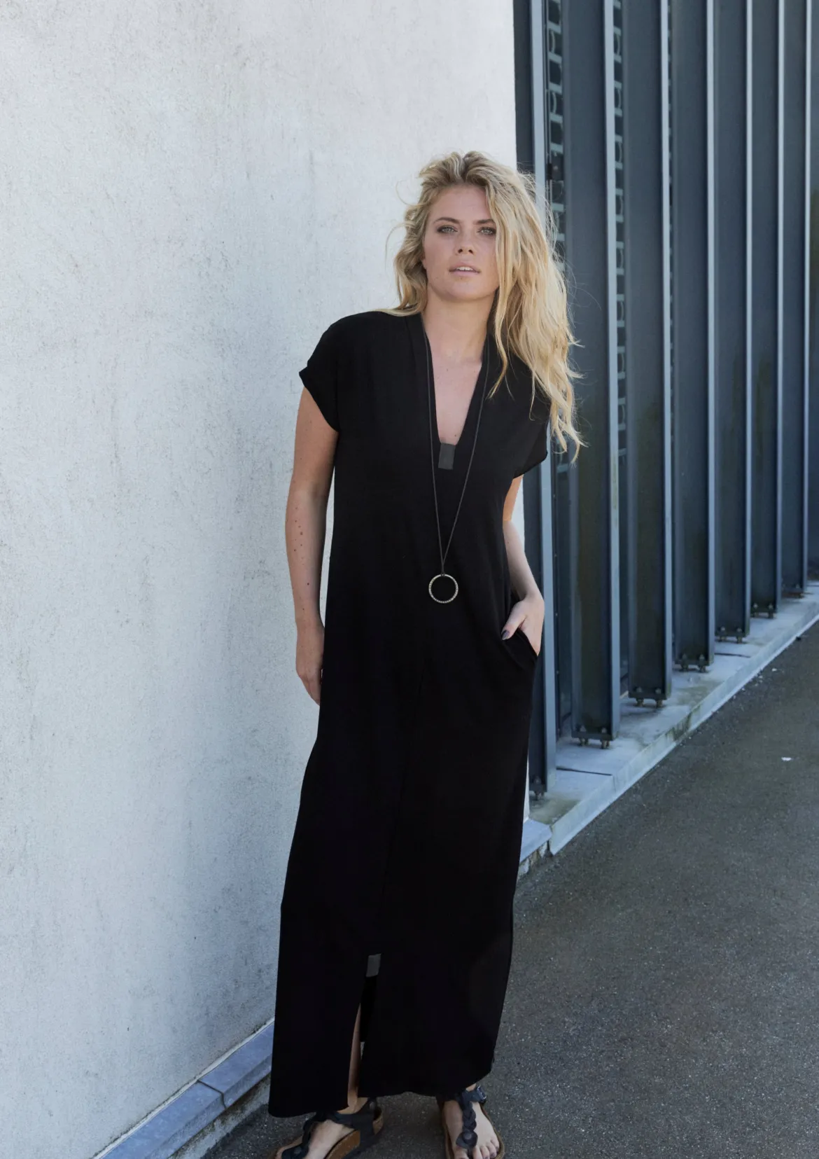 LANGE KLEID V-AUSSCHNITT