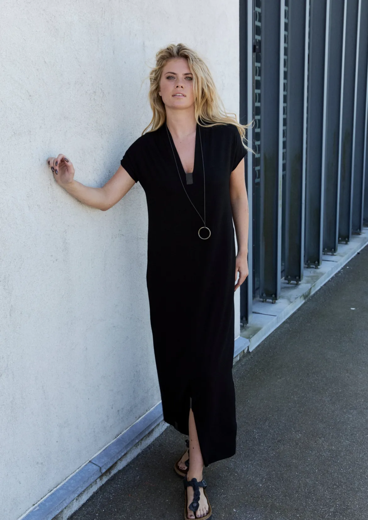 LANGE KLEID V-AUSSCHNITT