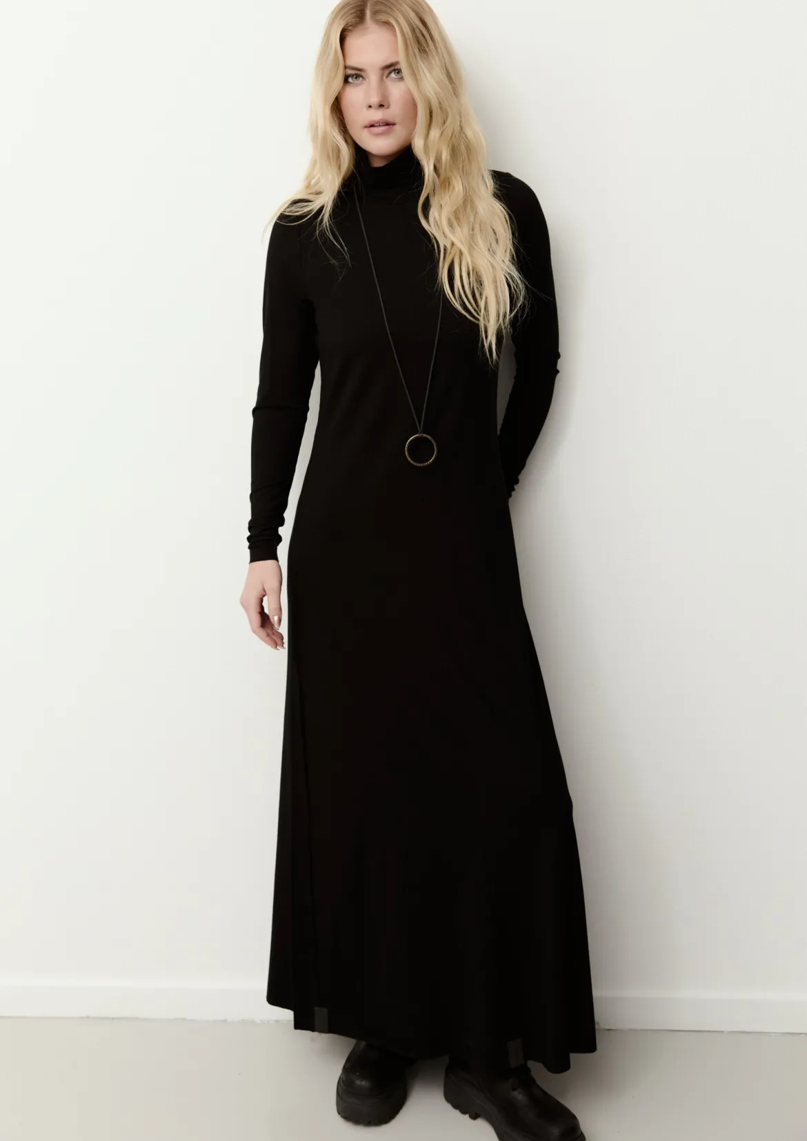 LANGE KLEID W/SCHMUCK