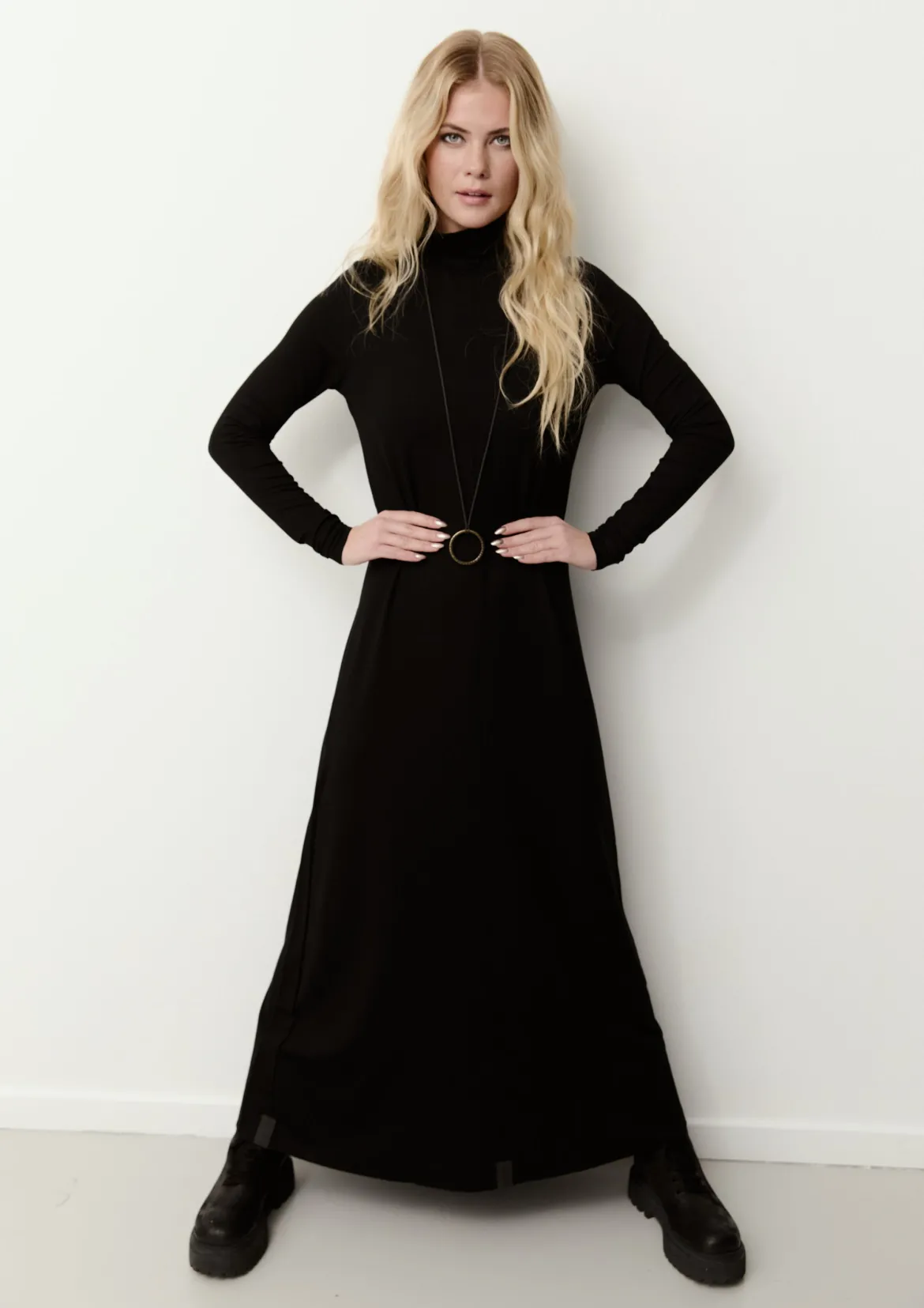 LANGE KLEID W/SCHMUCK