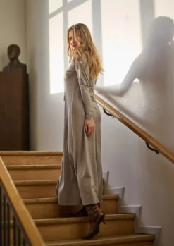 LANGE KLEID W/SCHMUCK