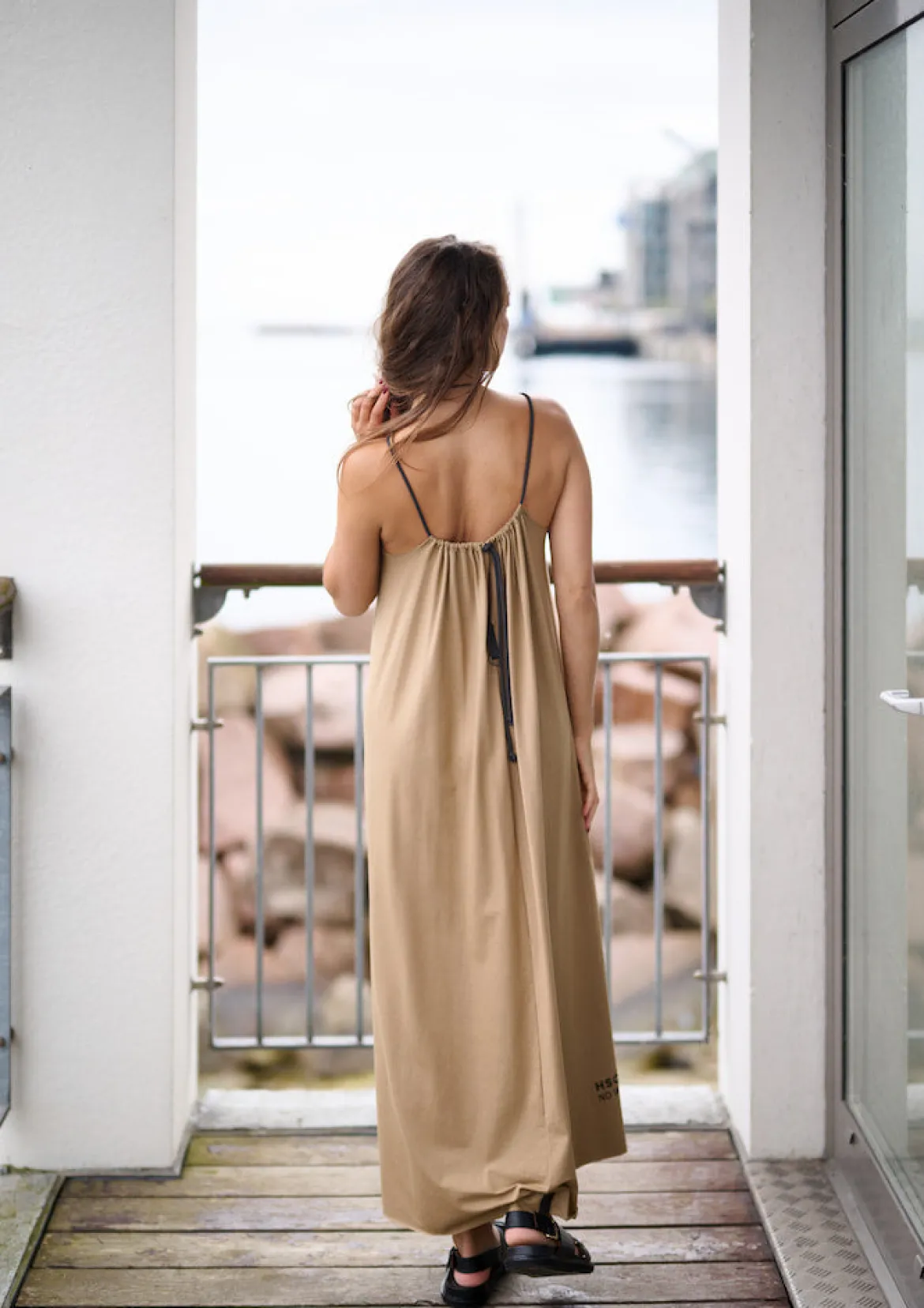 NO WASTE TRÄGERKLEID LANG