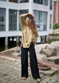 OVERSIZED BLUSE V-AUSSCHNITT