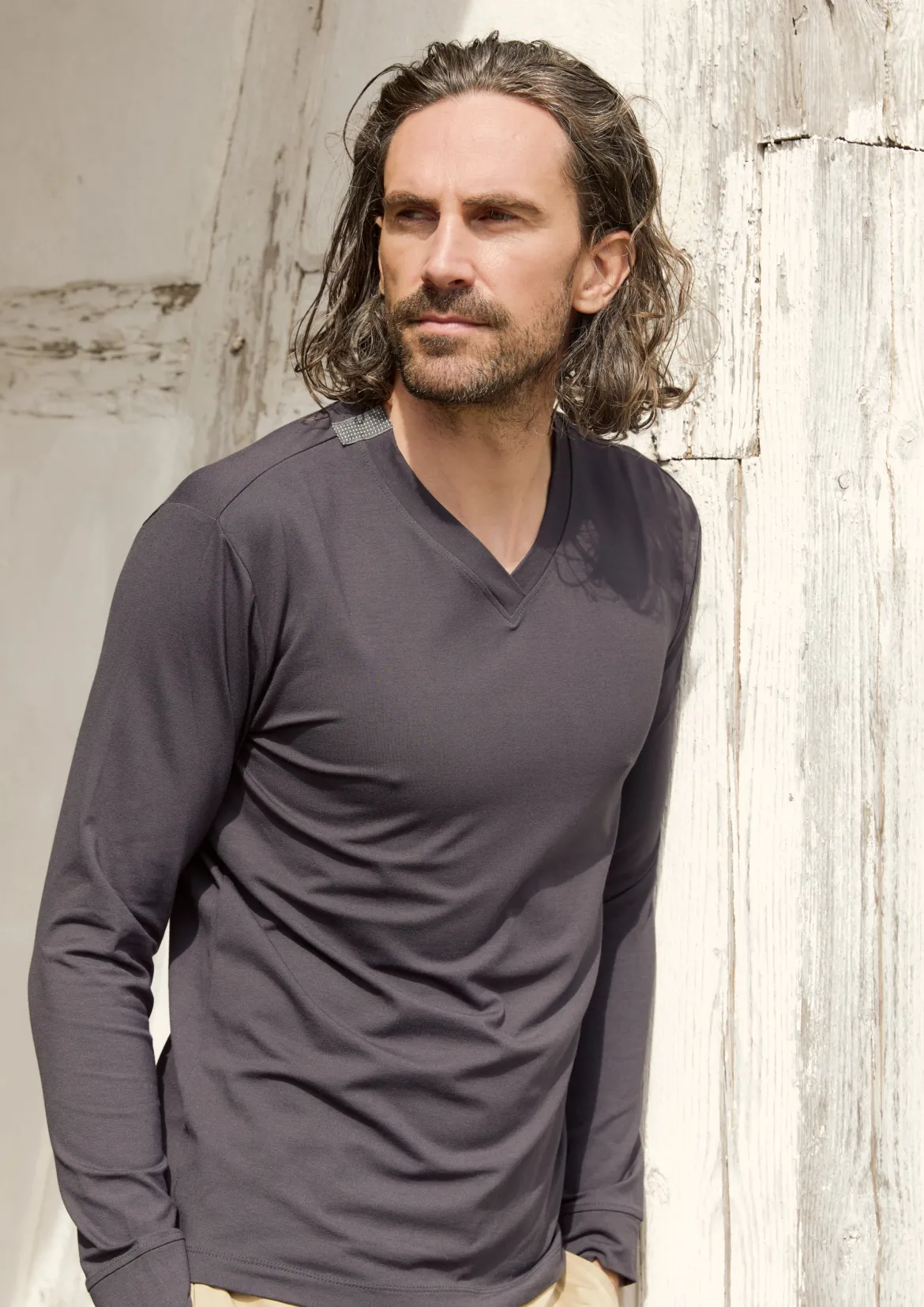 T-SHIRT V-AUSSCHNITT LANGARM